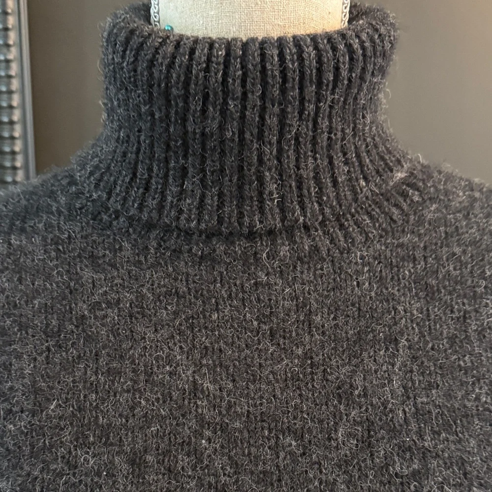 111 State Charcoal Grey handmade Needle felted chicken wool sweater - Picture 4 of 7